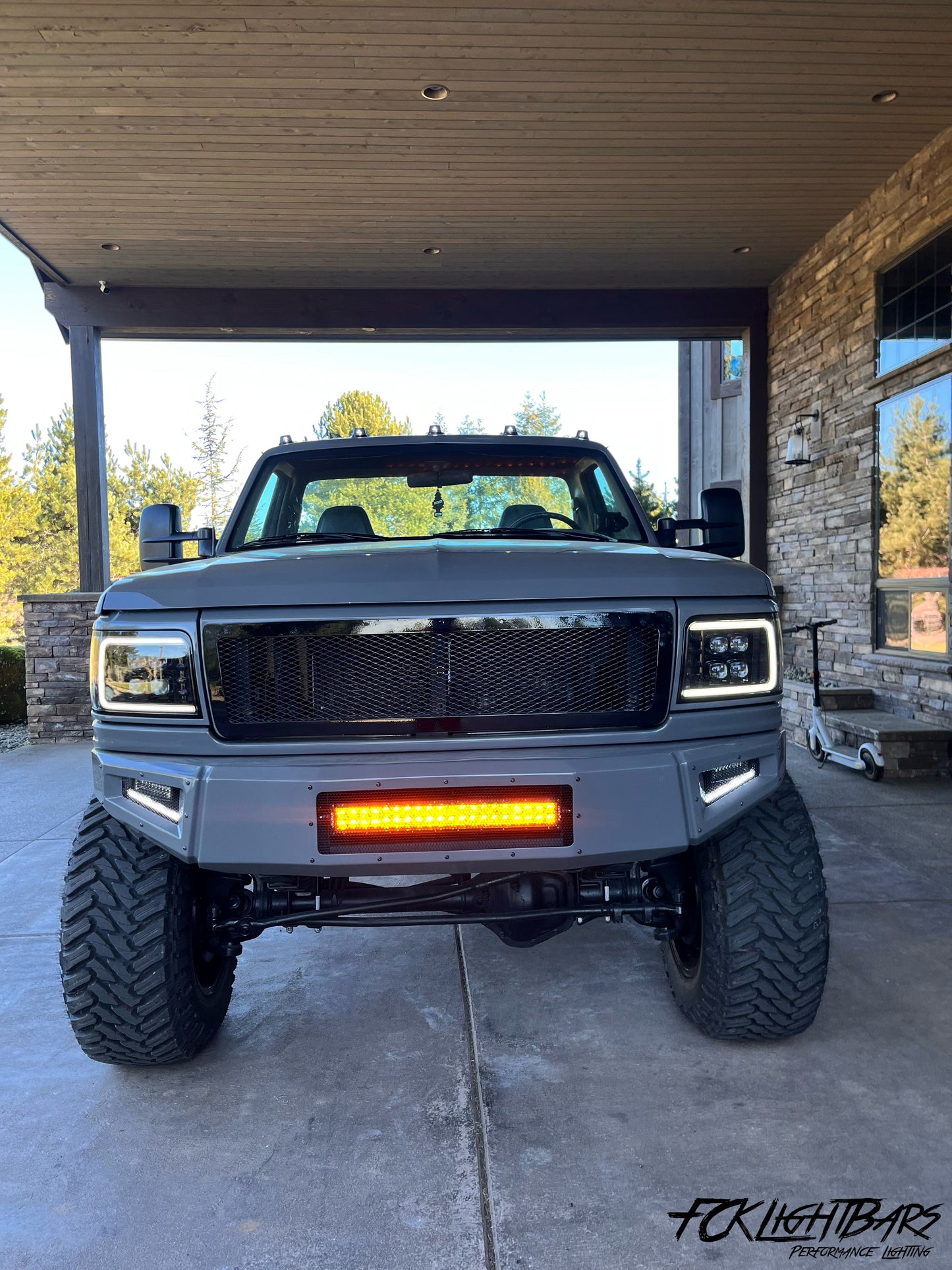 Dual Purpose Chase Bar – Amber/White LED with Strobe (20"–50")