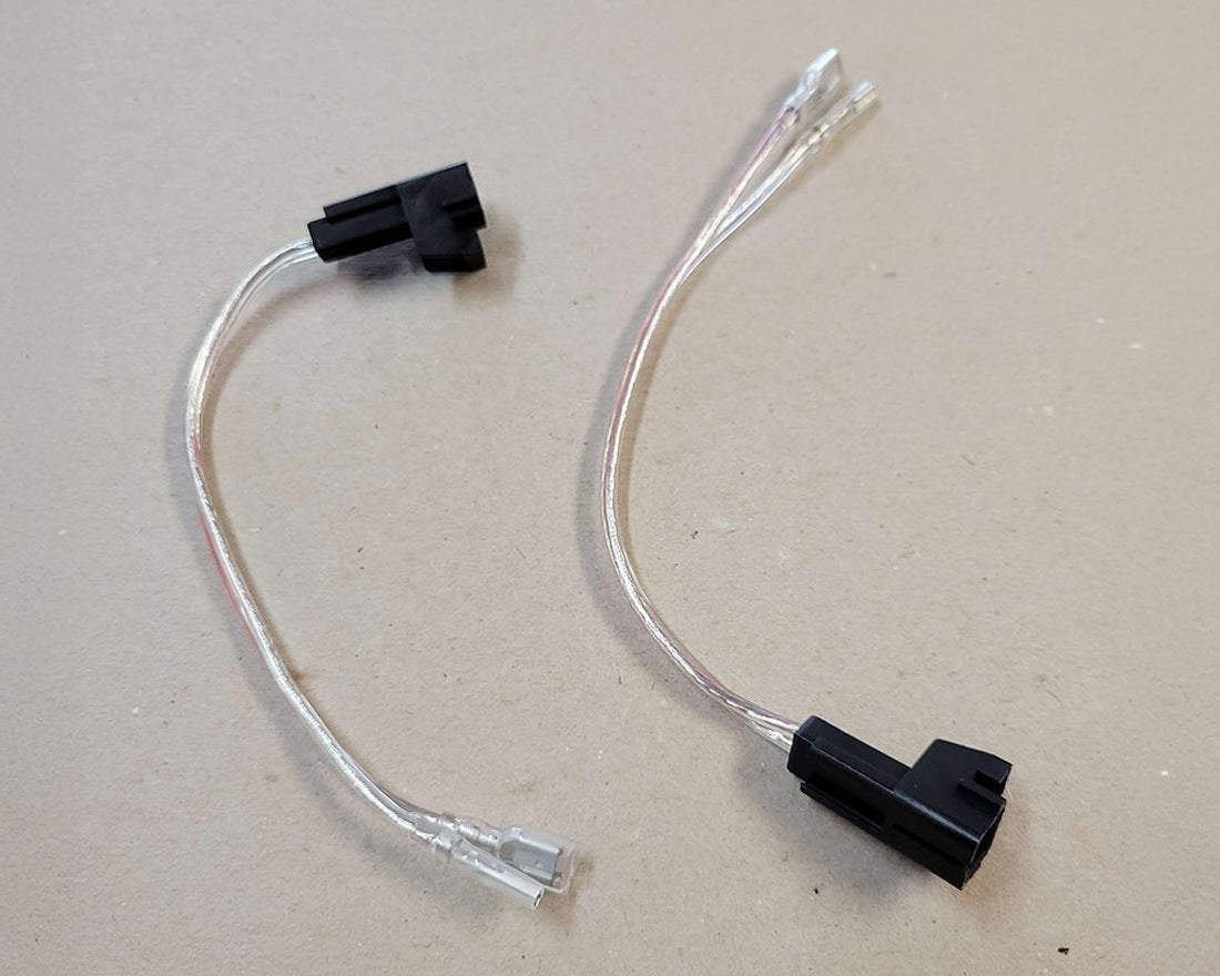 Speaker Adapter Plug Pair detail